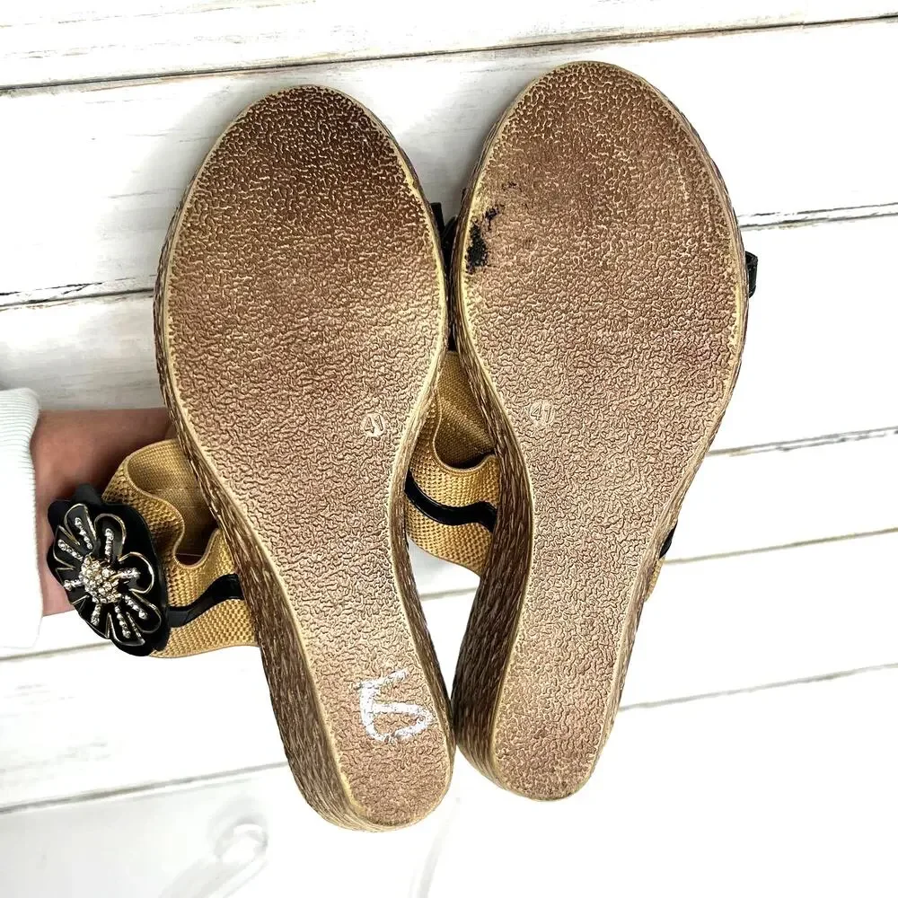 Via Veneto Slip On Wedge Sandals Tan Black Flower Size 10